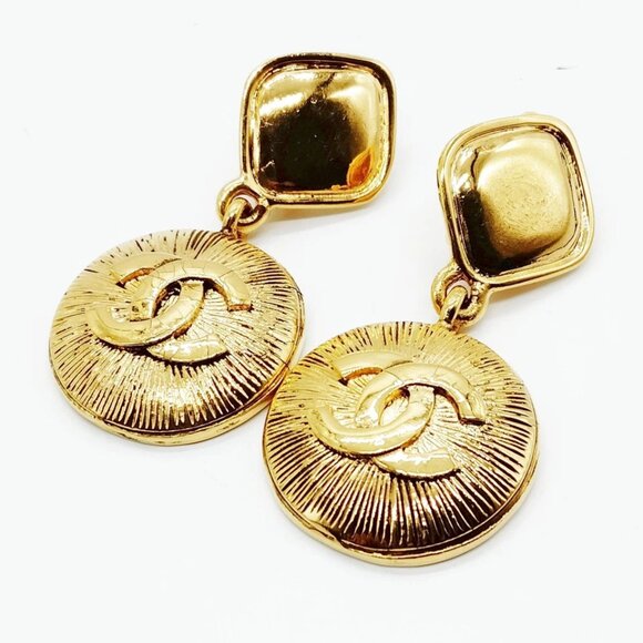 Chanel Earring Gold 500-072925 - Picture 1 of 9